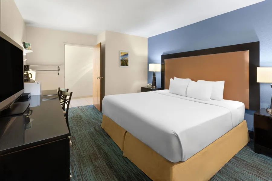 Days Inn by Wyndham Mackinaw City/Bridgeview Area hotel detail image 6