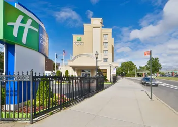 Holiday Inn Express LaGuardia Airport By IHG hotel thumbnail 2