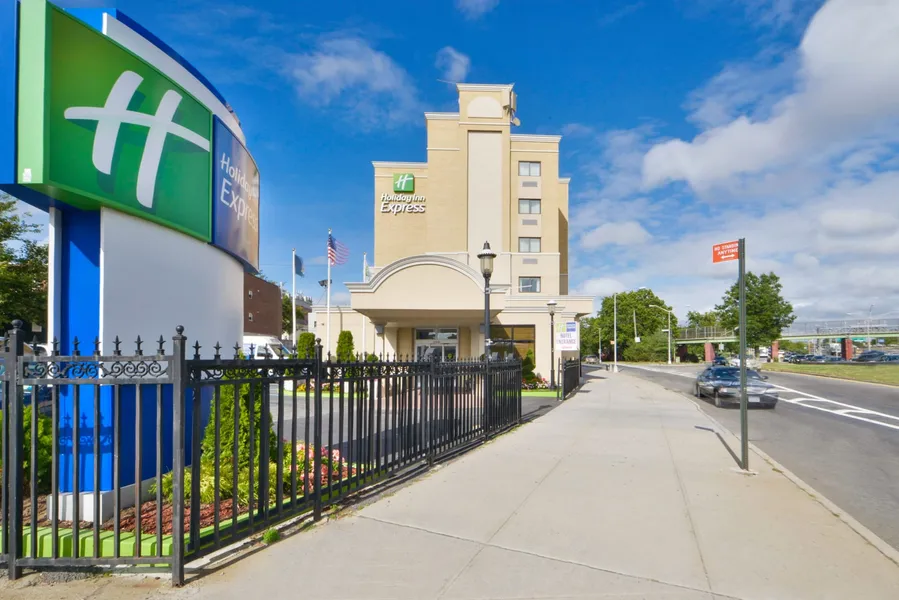 Holiday Inn Express LaGuardia Airport By IHG hotel detail image 2