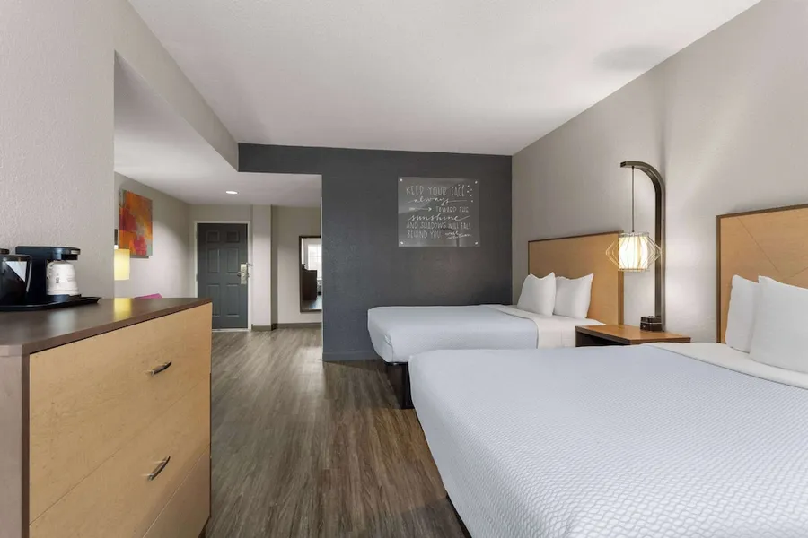 La Quinta Inn & Suites by Wyndham Ft. Pierce hotel detail image 6