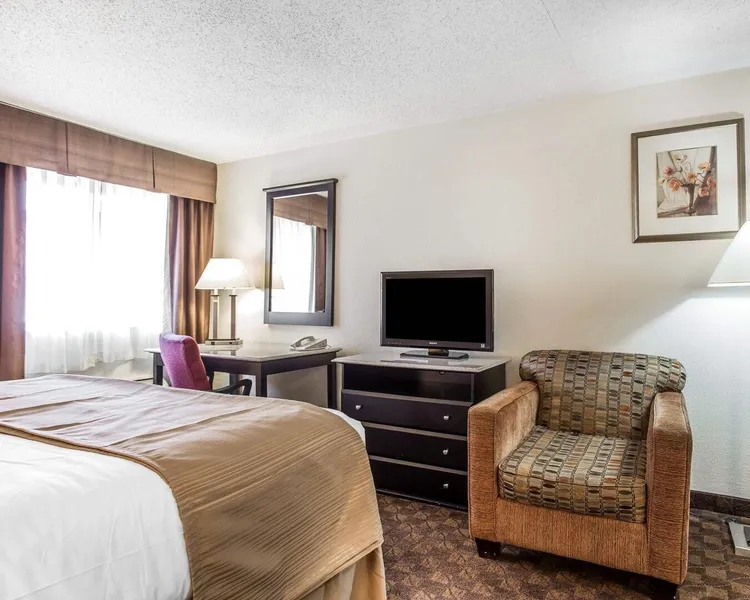 Quality Inn & Suites Coliseum hotel detail image 6