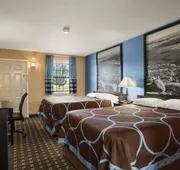 Super 8 by Wyndham Henryetta hotel detail image 3