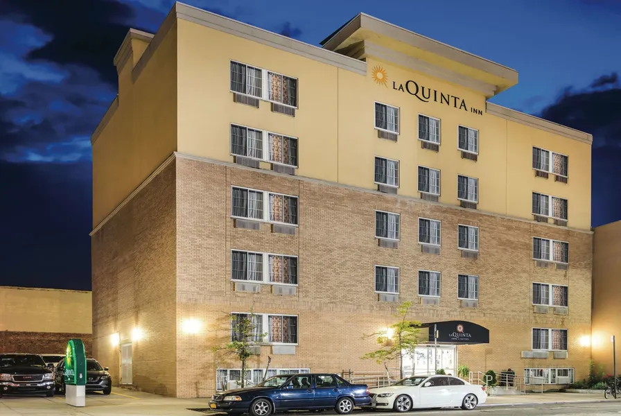 La Quinta Inn & Suites by Wyndham Brooklyn Downtown hotel detail image 2