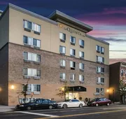 La Quinta Inn & Suites by Wyndham Brooklyn Downtown hotel detail image 3