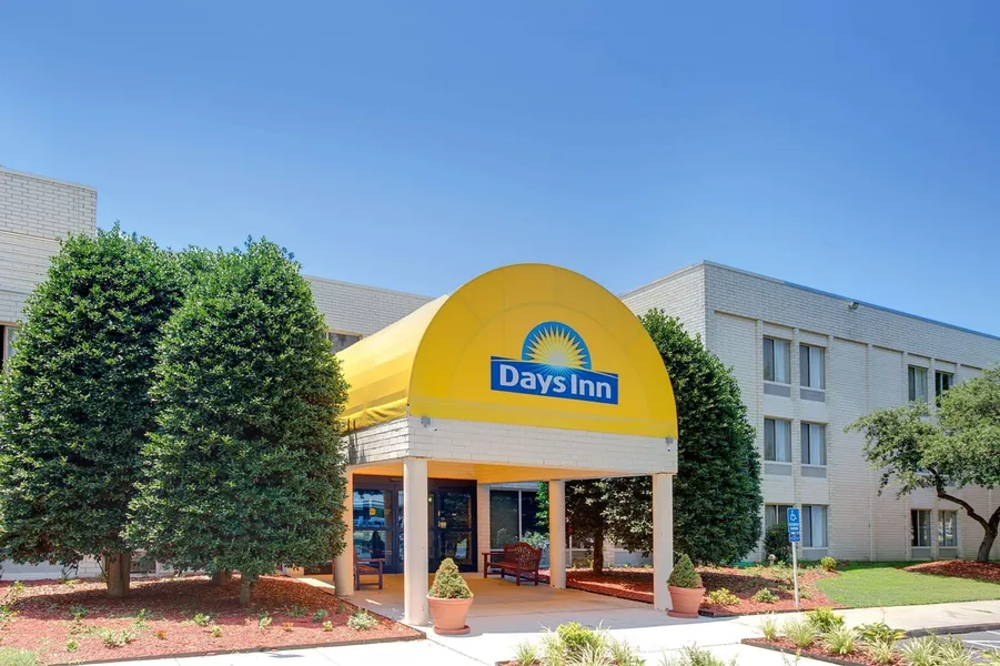 Days Inn by Wyndham Newport News City Center Oyster Point hotel detail image 2