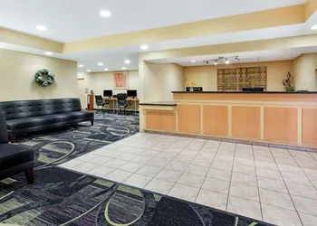 La Quinta by Wyndham Fort Lauderdale Pompano Beach hotel thumbnail 3