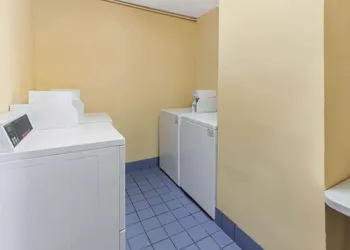 La Quinta by Wyndham Fort Lauderdale Pompano Beach hotel thumbnail 4