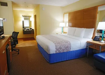 La Quinta by Wyndham Fort Lauderdale Pompano Beach hotel thumbnail 6