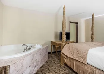 Clarion Hotel Fort Mill Near Amusement Park hotel thumbnail 8