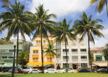 Casa Grande Suites on Ocean Drive hotel thumbnail 2
