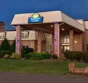 Days Inn and Suites by Wyndham Sikeston hotel detail image 4