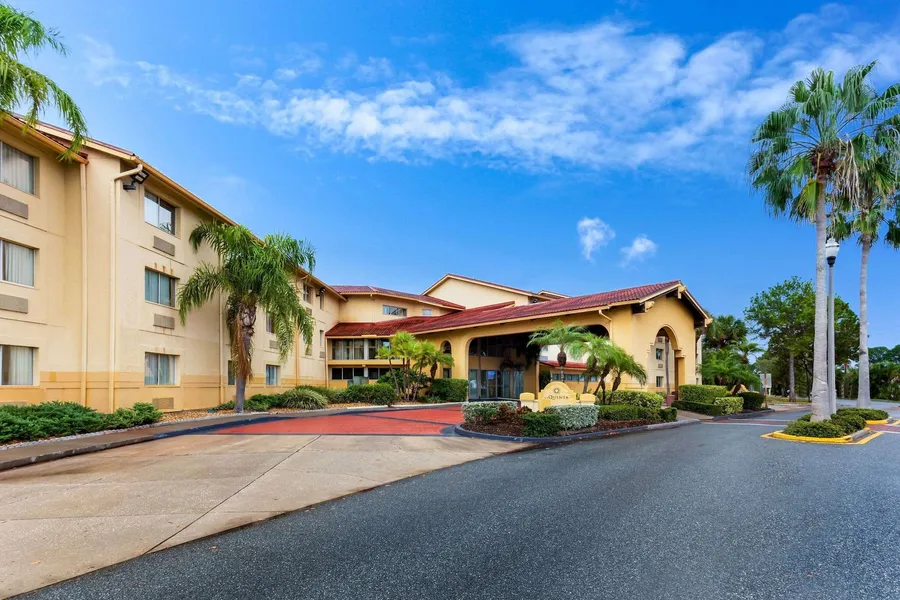 La Quinta Inn & Suites by Wyndham St. Pete-Clearwater Airpt hotel detail image 6
