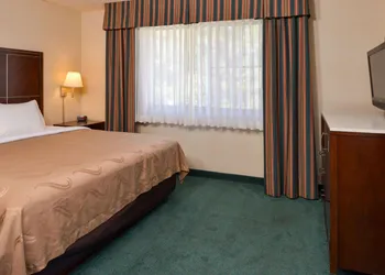 Quality Inn & Suites Walnut -City of Industry hotel thumbnail 3