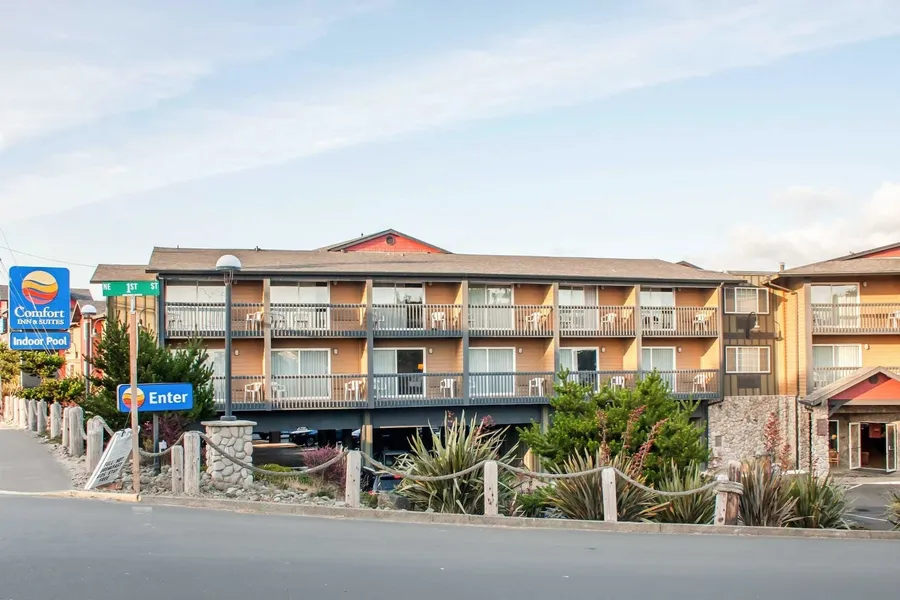Comfort Inn & Suites Lincoln City hotel detail image 2