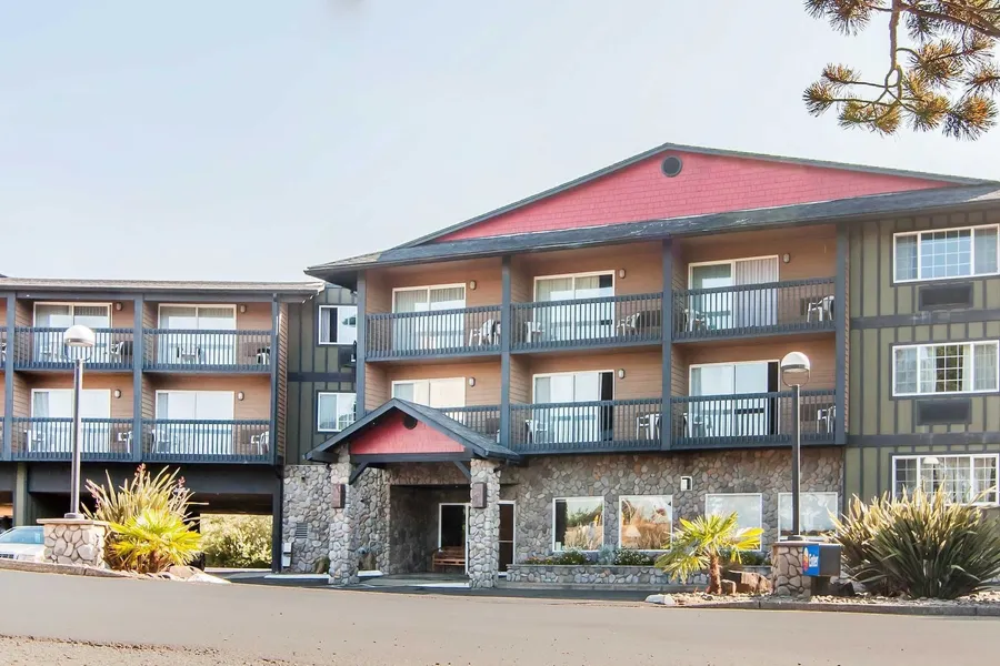 Comfort Inn & Suites Lincoln City hotel detail image 6