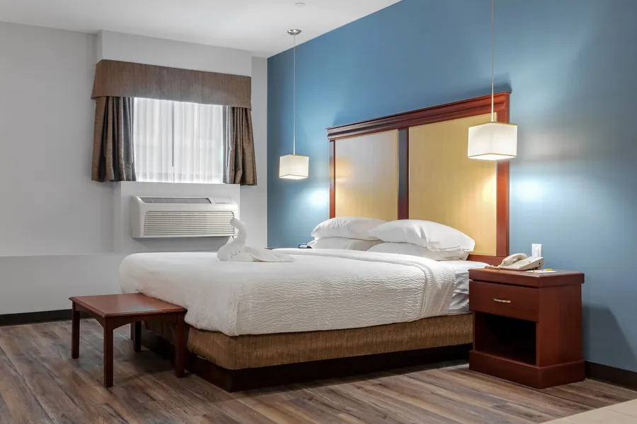Signature Inn & Suites Hamilton hotel detail image 6