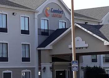 Comfort Suites Lufkin hotel thumbnail 2