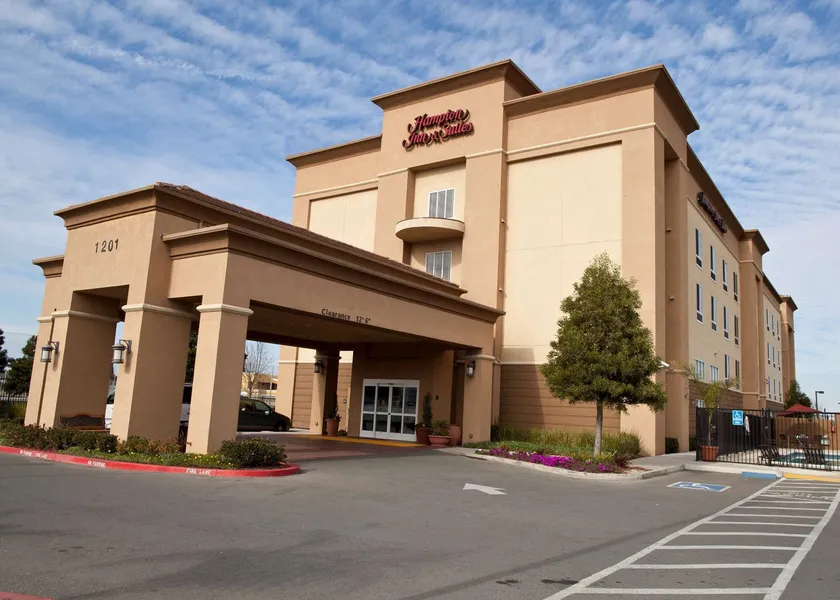 Hampton Inn & Suites Pittsburg, CA hotel detail image 2