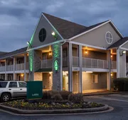 HomeTowne Studios by Red Roof Spartanburg - Asheville Highway hotel detail image 3