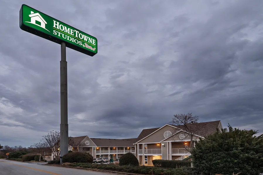 HomeTowne Studios by Red Roof Spartanburg - Asheville Highway hotel detail image 6