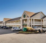 HomeTowne Studios by Red Roof Spartanburg - Asheville Highway hotel detail image 7