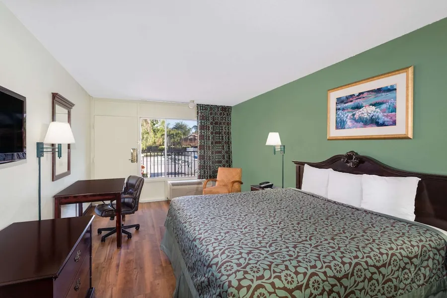 Travelodge by Wyndham Fort Myers North hotel detail image 6