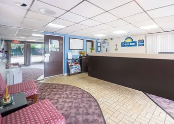 Days Inn by Wyndham Hicksville Long Island hotel thumbnail 3