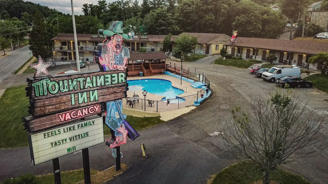 The Mountaineer Inn hotel detail image 2