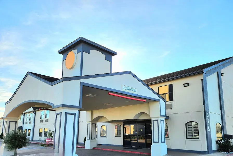 Days Inn by Wyndham Rosenberg hotel detail image 2