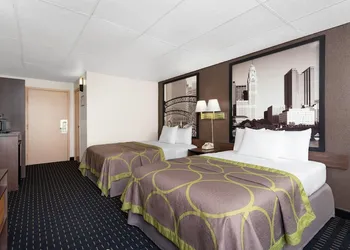 Super 8 by Wyndham Columbus hotel thumbnail 5