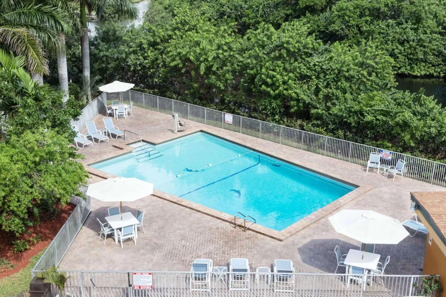 Days Inn by Wyndham Fort Lauderdale-Oakland Park Airport N hotel detail image 2