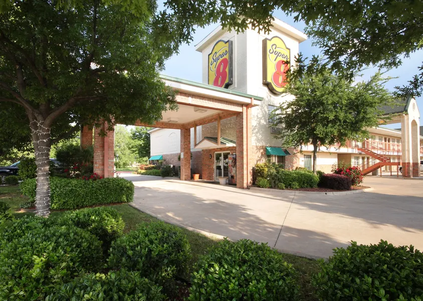 Super 8 by Wyndham Arlington Near AT&T Stadium hotel detail image 2