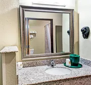 Super 8 by Wyndham San Antonio/Alamodome Area hotel detail image 3
