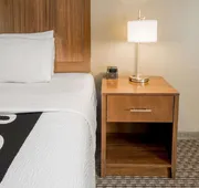 La Quinta Inn & Suites by Wyndham Fort Worth Arlington West hotel detail image 4