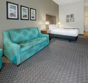 La Quinta Inn & Suites by Wyndham Fort Worth Arlington West hotel detail image 7