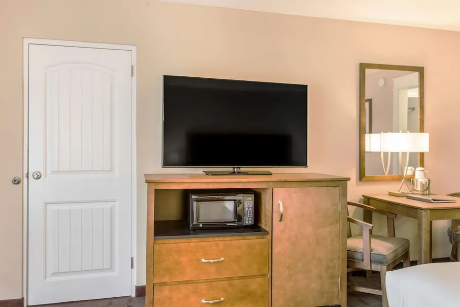 Red Lion Inn & Suites Branson hotel detail image 6