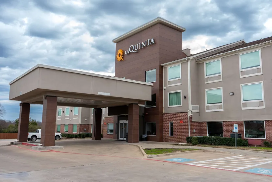 La Quinta Inn & Suites by Wyndham Dallas Mesquite hotel detail image 2