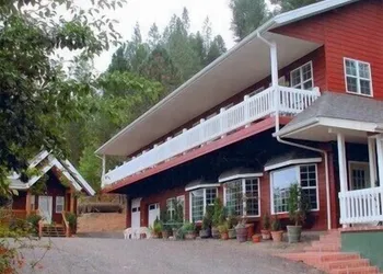 Hearthstone Elegant Lodge by the River hotel thumbnail 3