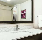 La Quinta Inn & Suites by Wyndham Ontario Airport hotel detail image 7