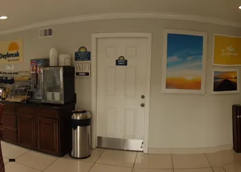 Days Inn & Suites San Diego / SDSU hotel thumbnail 6