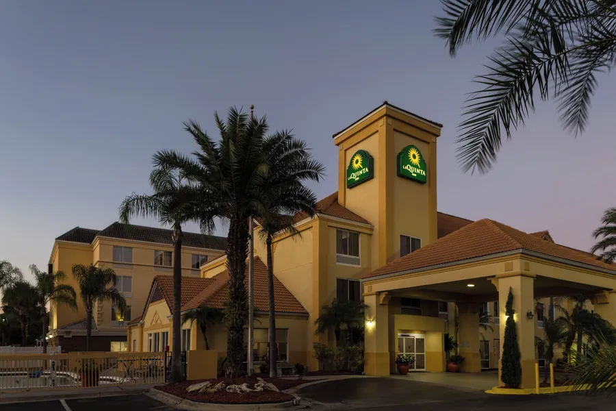 La Quinta Inn & Suites by Wyndham Orlando Universal area hotel detail image 2