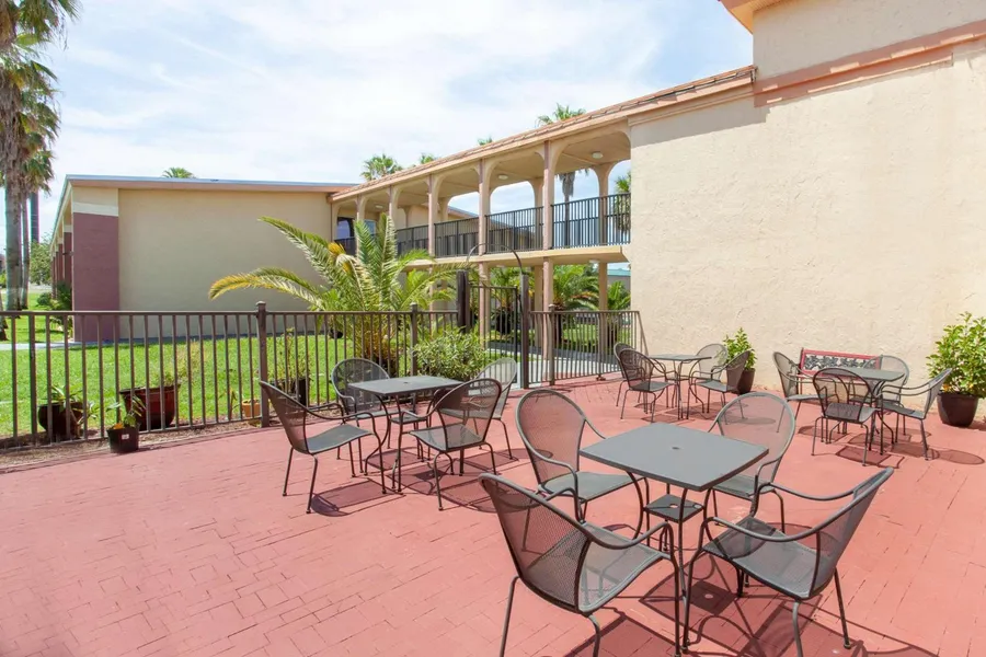 Ramada by Wyndham Davenport Orlando South hotel detail image 6