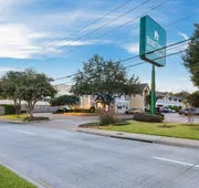 HomeTowne Studios By Red Roof Dallas - North Addison/ Tollway hotel detail image 7