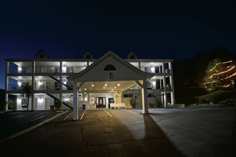 Quality Inn Yosemite Valley Gateway hotel detail image 2
