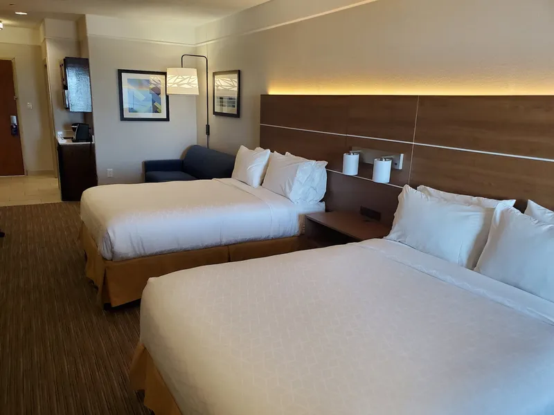 Holiday Inn Express & Suites Galveston West-Seawall hotel detail image 6