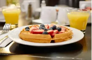 Ramada by Wyndham Savannah Gateway hotel thumbnail 2