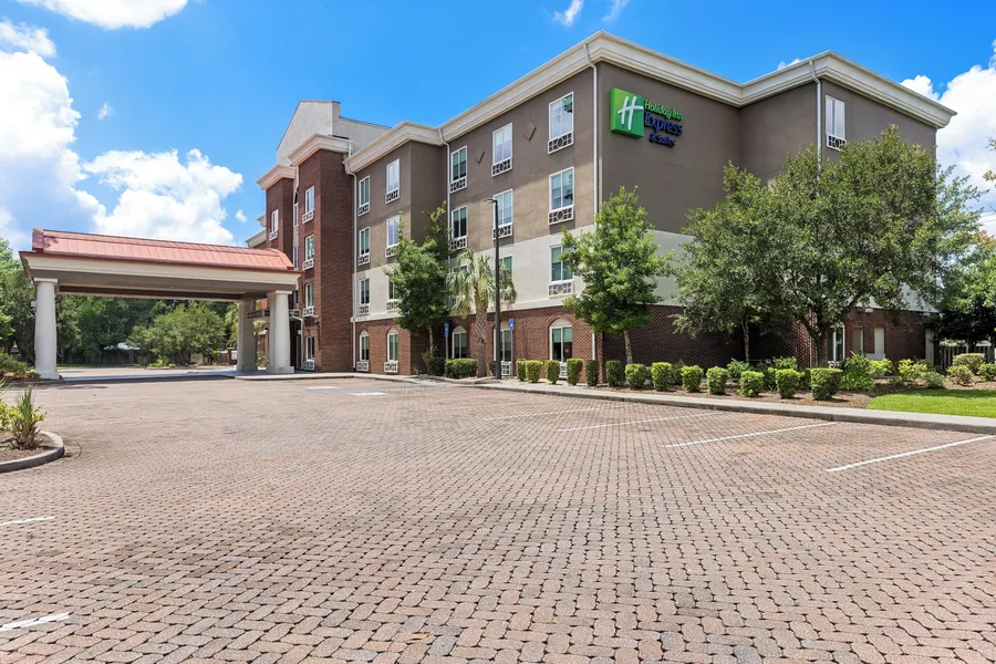 Holiday Inn Express and Suites Savannah - Midtown by IHG hotel detail image 2