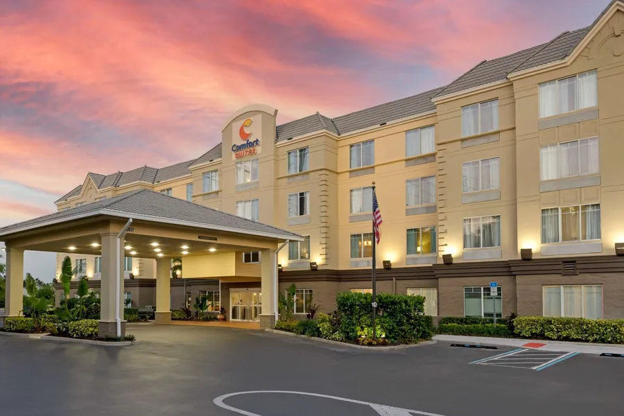 Comfort Suites Near Universal Orlando Resort hotel detail image 2