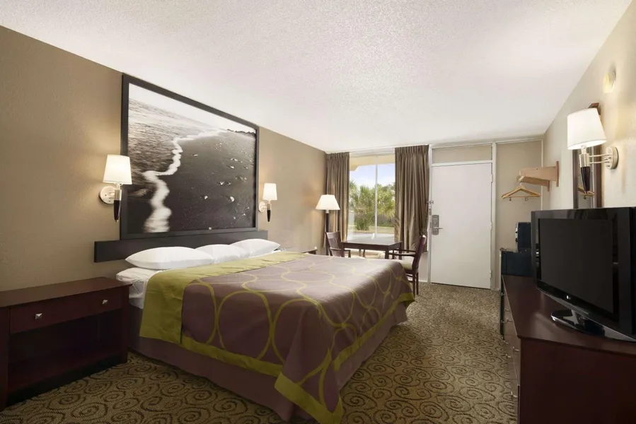 Super 8 by Wyndham Ormond Beach hotel detail image 2