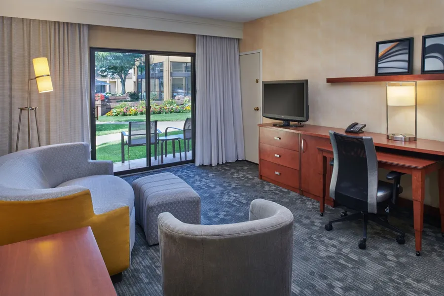 Courtyard by Marriott Detroit Dearborn hotel detail image 2